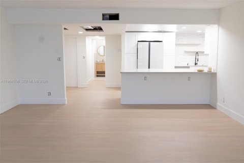 Condo in Pompano Beach, Florida, 3 bedrooms  № 2029484 - photo 9