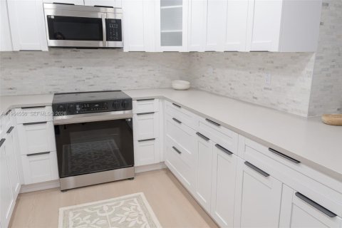 Condo in Pompano Beach, Florida, 3 bedrooms  № 2029484 - photo 4