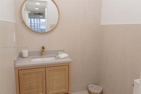 Condo in Pompano Beach, Florida, 3 bedrooms  № 2029484 - photo 25