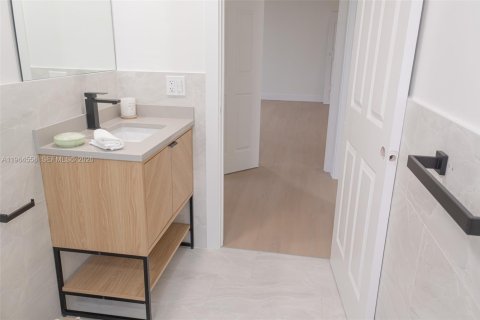 Condo in Pompano Beach, Florida, 3 bedrooms  № 2029484 - photo 18