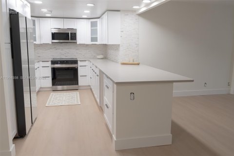 Condo in Pompano Beach, Florida, 3 bedrooms  № 2029484 - photo 6