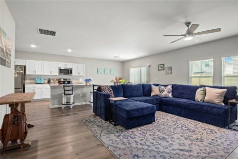 House in Wesley Chapel, Florida 4 bedrooms, 206.8 sq.m. № 2104755 - photo 2