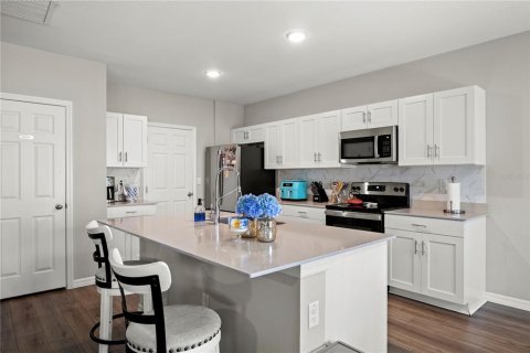 House in Wesley Chapel, Florida 4 bedrooms, 206.8 sq.m. № 2104755 - photo 6