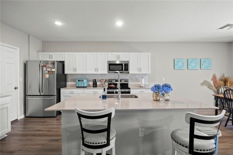 House in Wesley Chapel, Florida 4 bedrooms, 206.8 sq.m. № 2104755 - photo 7