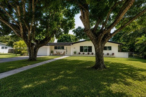 House in Palmetto Bay, Florida 3 bedrooms, 175.59 sq.m. № 2259832