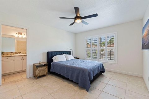 Townhouse in Saint Petersburg, Florida 3 bedrooms, 184.88 sq.m. № 2296545 - photo 28