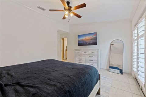 Townhouse in Saint Petersburg, Florida 3 bedrooms, 184.88 sq.m. № 2296545 - photo 20