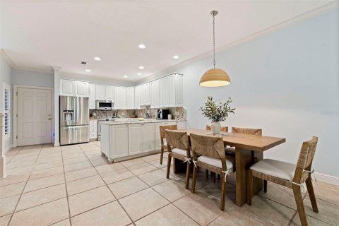 Townhouse in Saint Petersburg, Florida 3 bedrooms, 184.88 sq.m. № 2296545 - photo 9