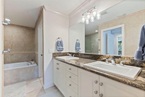 Townhouse in Saint Petersburg, Florida 3 bedrooms, 184.88 sq.m. № 2296545 - photo 25