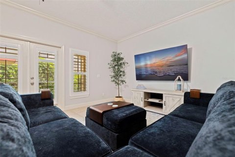 Townhouse in Saint Petersburg, Florida 3 bedrooms, 184.88 sq.m. № 2296545 - photo 12