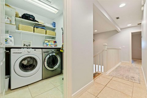 Townhouse in Saint Petersburg, Florida 3 bedrooms, 184.88 sq.m. № 2296545 - photo 18