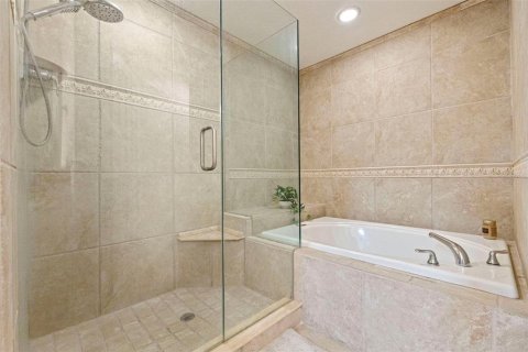Townhouse in Saint Petersburg, Florida 3 bedrooms, 184.88 sq.m. № 2296545 - photo 26