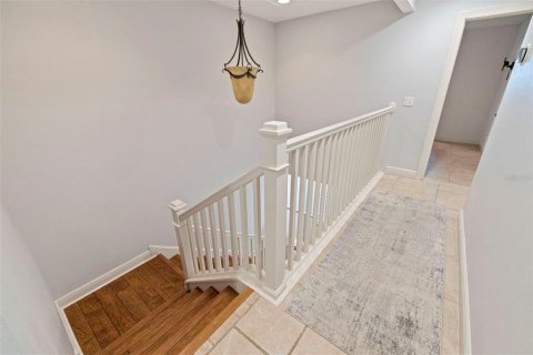 Townhouse in Saint Petersburg, Florida 3 bedrooms, 184.88 sq.m. № 2296545 - photo 17