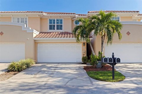 Townhouse in Saint Petersburg, Florida 3 bedrooms, 184.88 sq.m. № 2296545