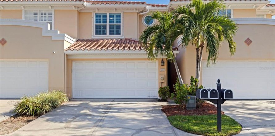 Townhouse in Saint Petersburg, Florida 3 bedrooms, 184.88 sq.m. № 2296545