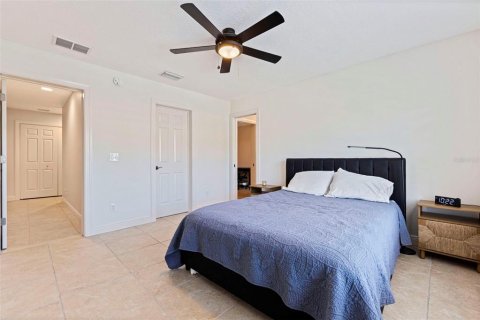 Townhouse in Saint Petersburg, Florida 3 bedrooms, 184.88 sq.m. № 2296545 - photo 29