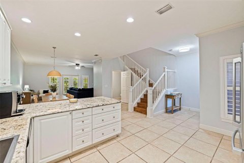 Townhouse in Saint Petersburg, Florida 3 bedrooms, 184.88 sq.m. № 2296545 - photo 7