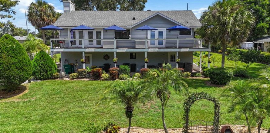 House in Mount Dora, Florida 3 bedrooms, 196.58 sq.m. № 1876141