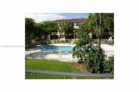 Condo in Coral Springs, Florida, 2 bedrooms  № 1950909 - photo 16