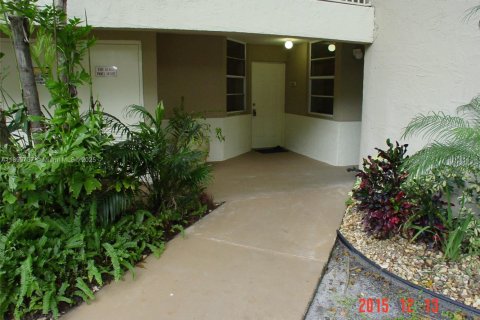 Condo in Coral Springs, Florida, 2 bedrooms  № 1950909 - photo 2