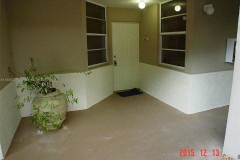Condo in Coral Springs, Florida, 2 bedrooms  № 1950909 - photo 1