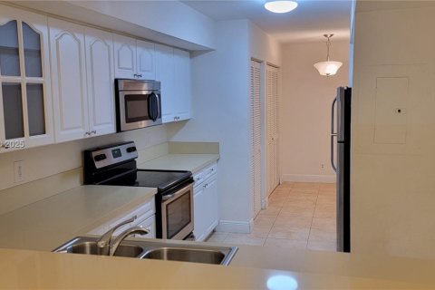 Condo in Coral Springs, Florida, 2 bedrooms  № 1950909 - photo 8