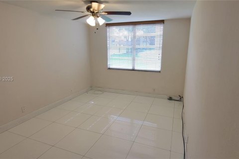 Condo in Coral Springs, Florida, 2 bedrooms  № 1950909 - photo 10