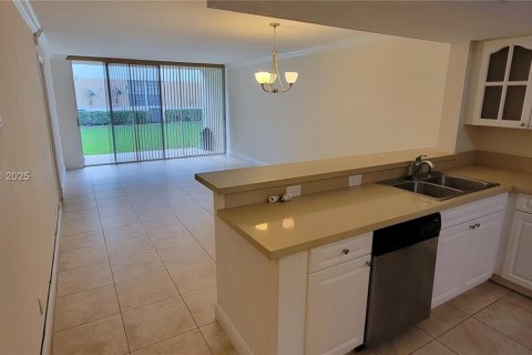 Condo in Coral Springs, Florida, 2 bedrooms  № 1950909 - photo 6