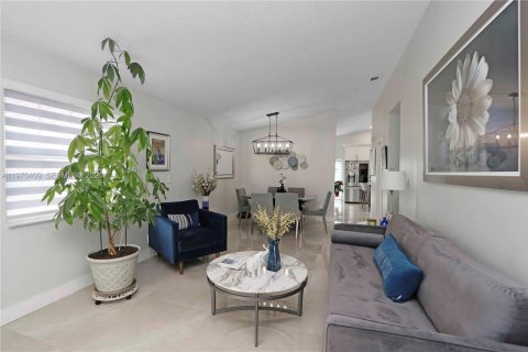 Купить виллу или дом в Майами, Флорида 3 спальни, 160.81м2, № 2031966 - фото 2