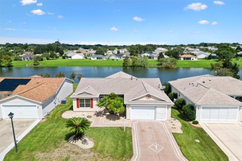 Casa en The Villages, Florida 3 dormitorios, 141.86 m2 № 2377521