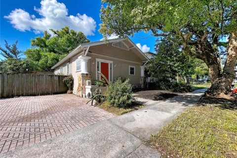 Propiedad comercial en venta en Tampa, Florida, 3 dormitorios, 185.8 m2 № 2342228 - foto 7