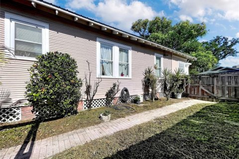 Propiedad comercial en venta en Tampa, Florida, 3 dormitorios, 185.8 m2 № 2342228 - foto 4