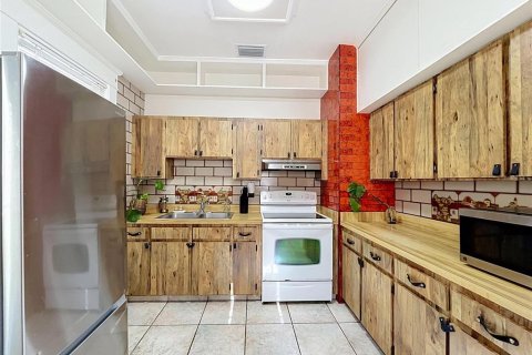 Propiedad comercial en venta en Tampa, Florida, 3 dormitorios, 185.8 m2 № 2342228 - foto 22