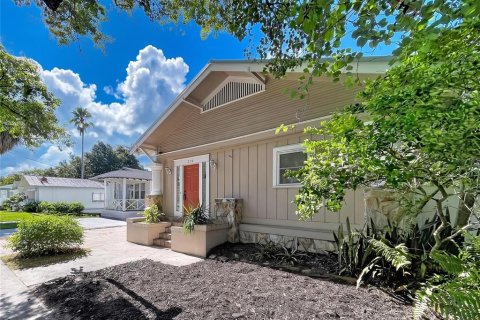 Propiedad comercial en venta en Tampa, Florida, 3 dormitorios, 185.8 m2 № 2342228 - foto 3
