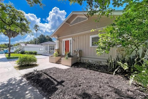 Propiedad comercial en venta en Tampa, Florida, 3 dormitorios, 185.8 m2 № 2342228 - foto 9