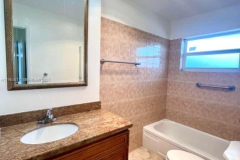Condominio en alquiler en Hallandale Beach, Florida, 1 dormitorio, 72.93 m2 № 2026316 - foto 13