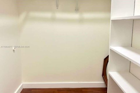 Condominio en alquiler en Hallandale Beach, Florida, 1 dormitorio, 72.93 m2 № 2026316 - foto 12