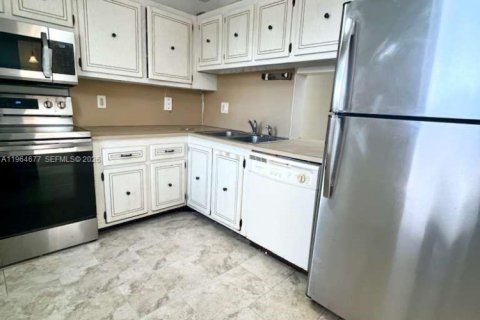Condominio en alquiler en Hallandale Beach, Florida, 1 dormitorio, 72.93 m2 № 2026316 - foto 3