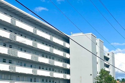 Condominio en alquiler en Hallandale Beach, Florida, 1 dormitorio, 72.93 m2 № 2026316 - foto 17