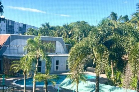Condominio en alquiler en Hallandale Beach, Florida, 1 dormitorio, 72.93 m2 № 2026316 - foto 16