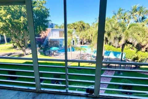Condominio en alquiler en Hallandale Beach, Florida, 1 dormitorio, 72.93 m2 № 2026316 - foto 15