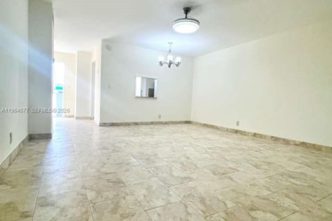 Condominio en alquiler en Hallandale Beach, Florida, 1 dormitorio, 72.93 m2 № 2026316 - foto 6