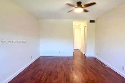 Condominio en alquiler en Hallandale Beach, Florida, 1 dormitorio, 72.93 m2 № 2026316 - foto 9