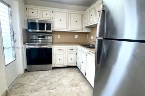 Condominio en alquiler en Hallandale Beach, Florida, 1 dormitorio, 72.93 m2 № 2026316 - foto 4