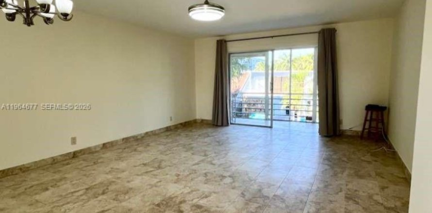 Condominio en Hallandale Beach, Florida, 1 dormitorio  № 2026316