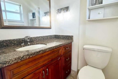 Condominio en alquiler en Hallandale Beach, Florida, 1 dormitorio, 72.93 m2 № 2026316 - foto 8