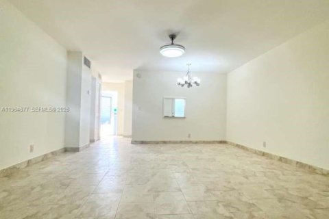 Condominio en alquiler en Hallandale Beach, Florida, 1 dormitorio, 72.93 m2 № 2026316 - foto 7