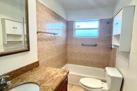 Condominio en alquiler en Hallandale Beach, Florida, 1 dormitorio, 72.93 m2 № 2026316 - foto 14