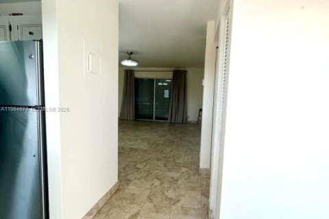 Condominio en alquiler en Hallandale Beach, Florida, 1 dormitorio, 72.93 m2 № 2026316 - foto 5