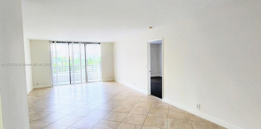 Condo in Aventura, Florida, 2 bedrooms № 1938803